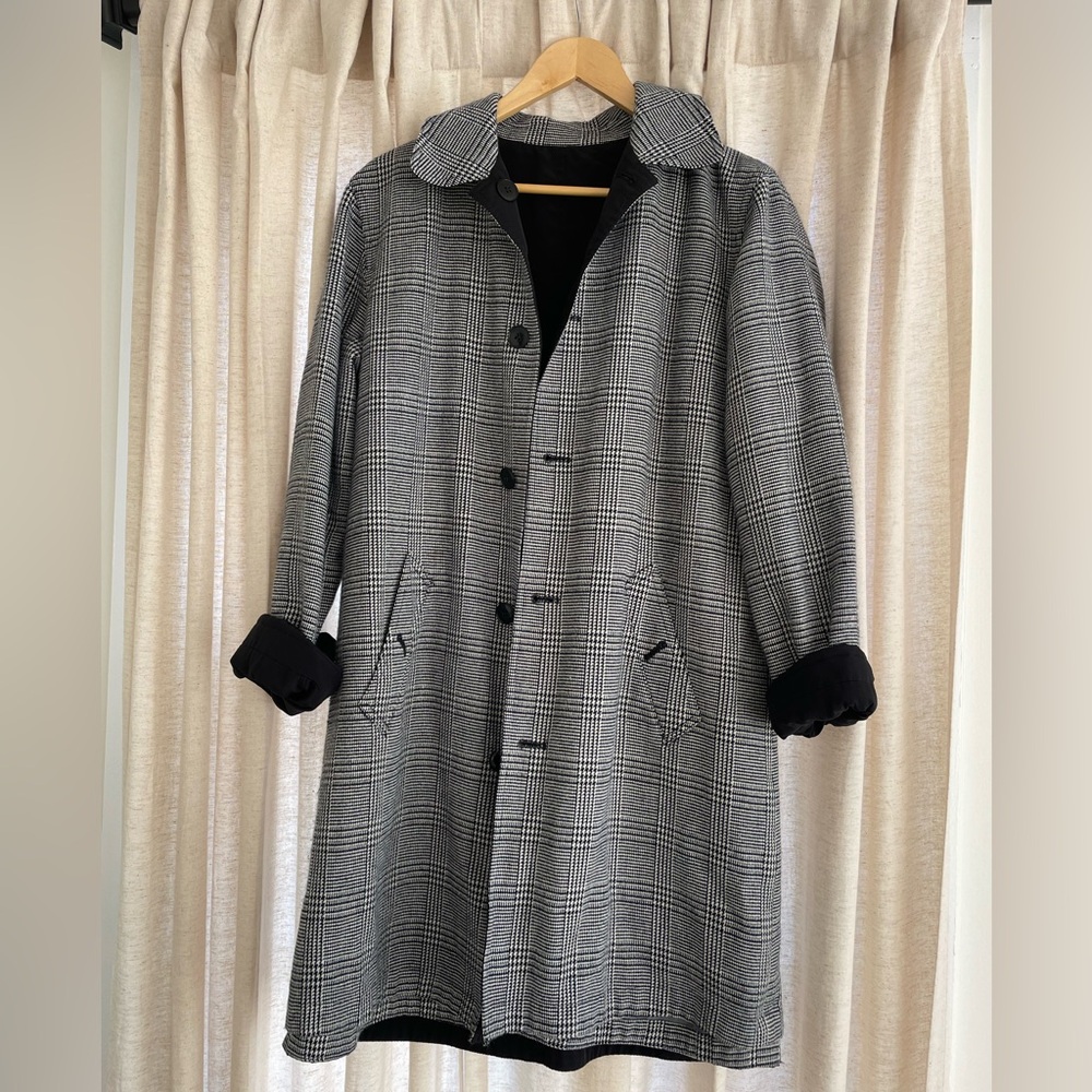 Vintage reversible houndstooth trench coat/black rain coat